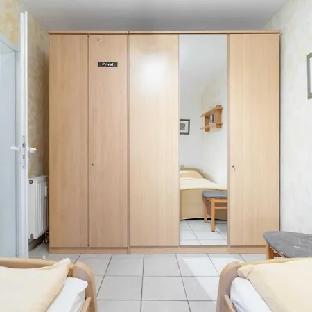 Haus Roland, 27 Daire Penzance