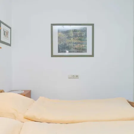 Haus Roland, 27 Daire Penzance